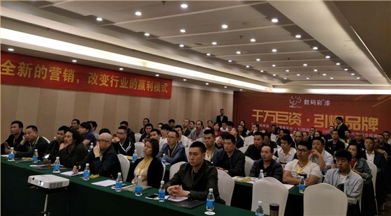 勒是霧都！數(shù)碼彩創(chuàng)新破局，扭轉(zhuǎn)家裝漆乾坤